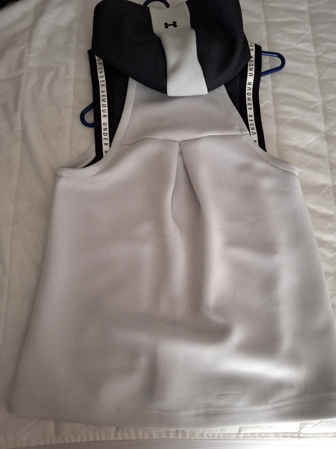 Women under Armour vest image indicator(2)