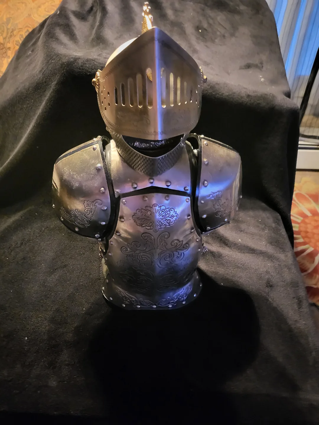 Vintage Knight Liquor Set with Shot Glasses🏒 thumbnail