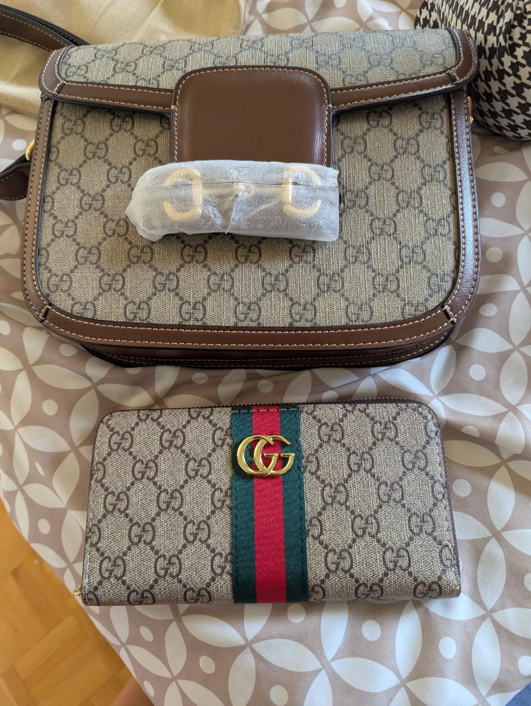Gucci GG Supreme Monogram Shoulder Bag with Wallet thumbnail