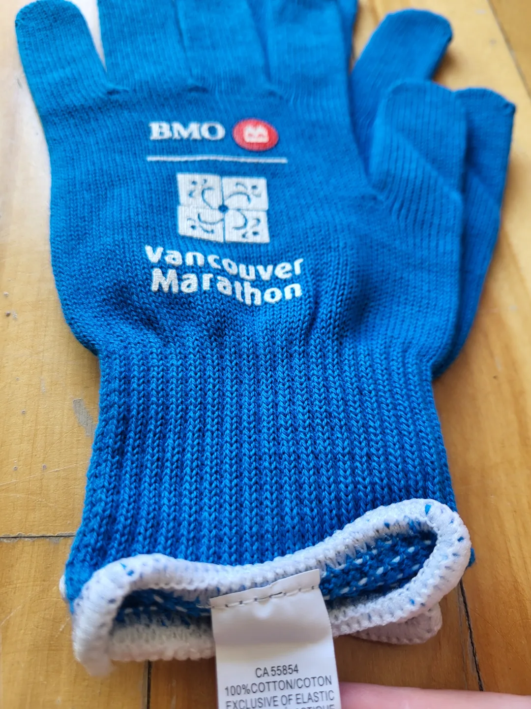 NEW! Vancouver Marathon BMO Running Gloves image indicator(2)