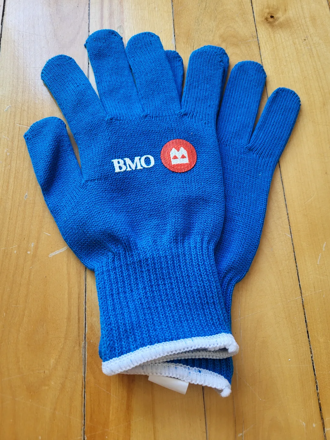 NEW! Vancouver Marathon BMO Running Gloves image indicator(3)