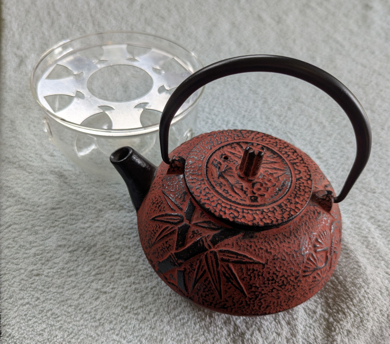 Cast Iron Teapot Set - Bamboo detail