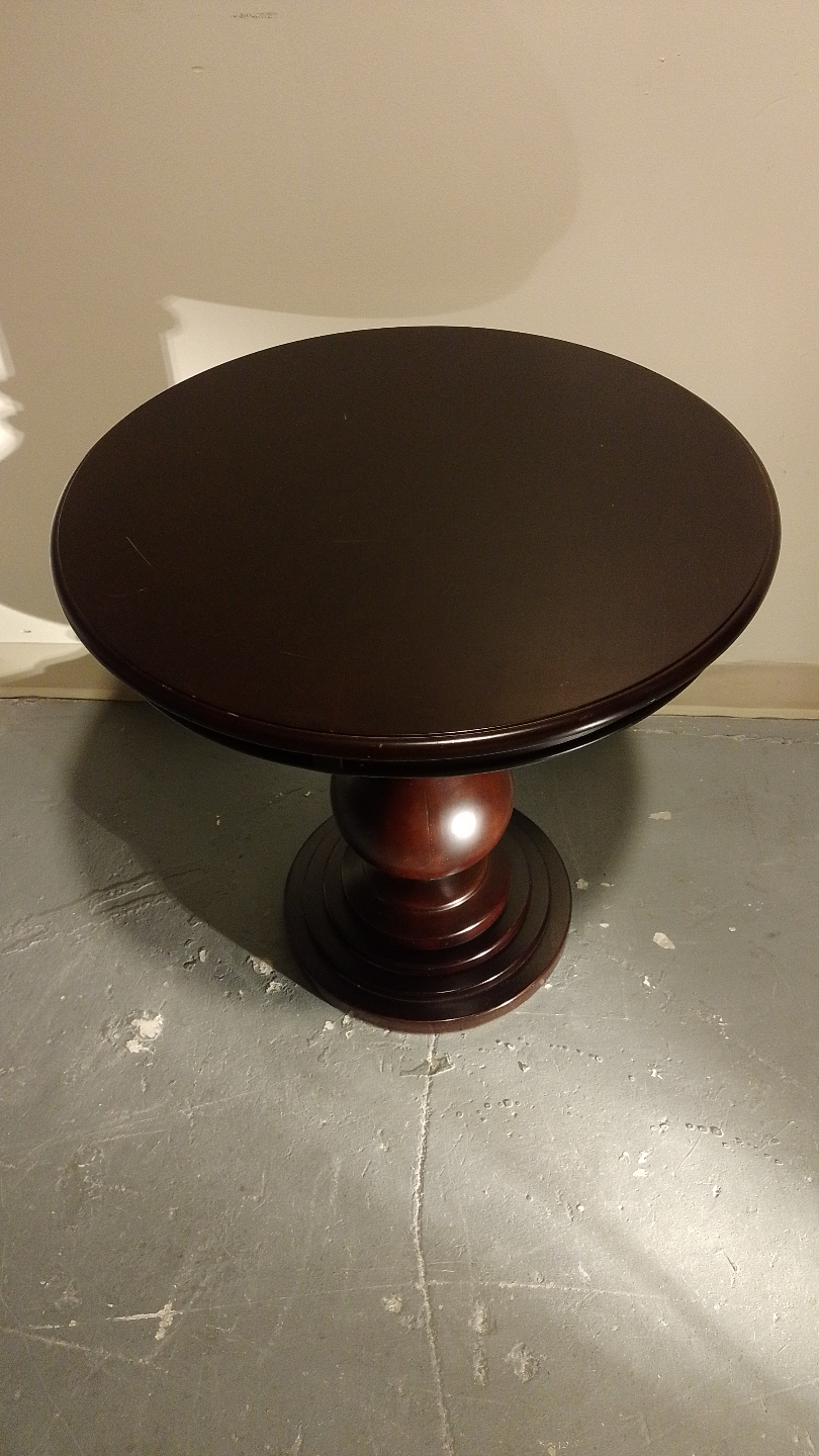 Elegant Round Wooden Side Table – Classic Style - photo 3