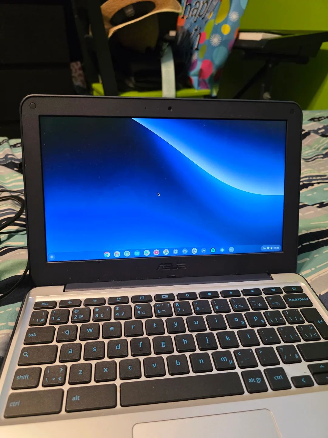 Chromebook with charger image indicator(5)