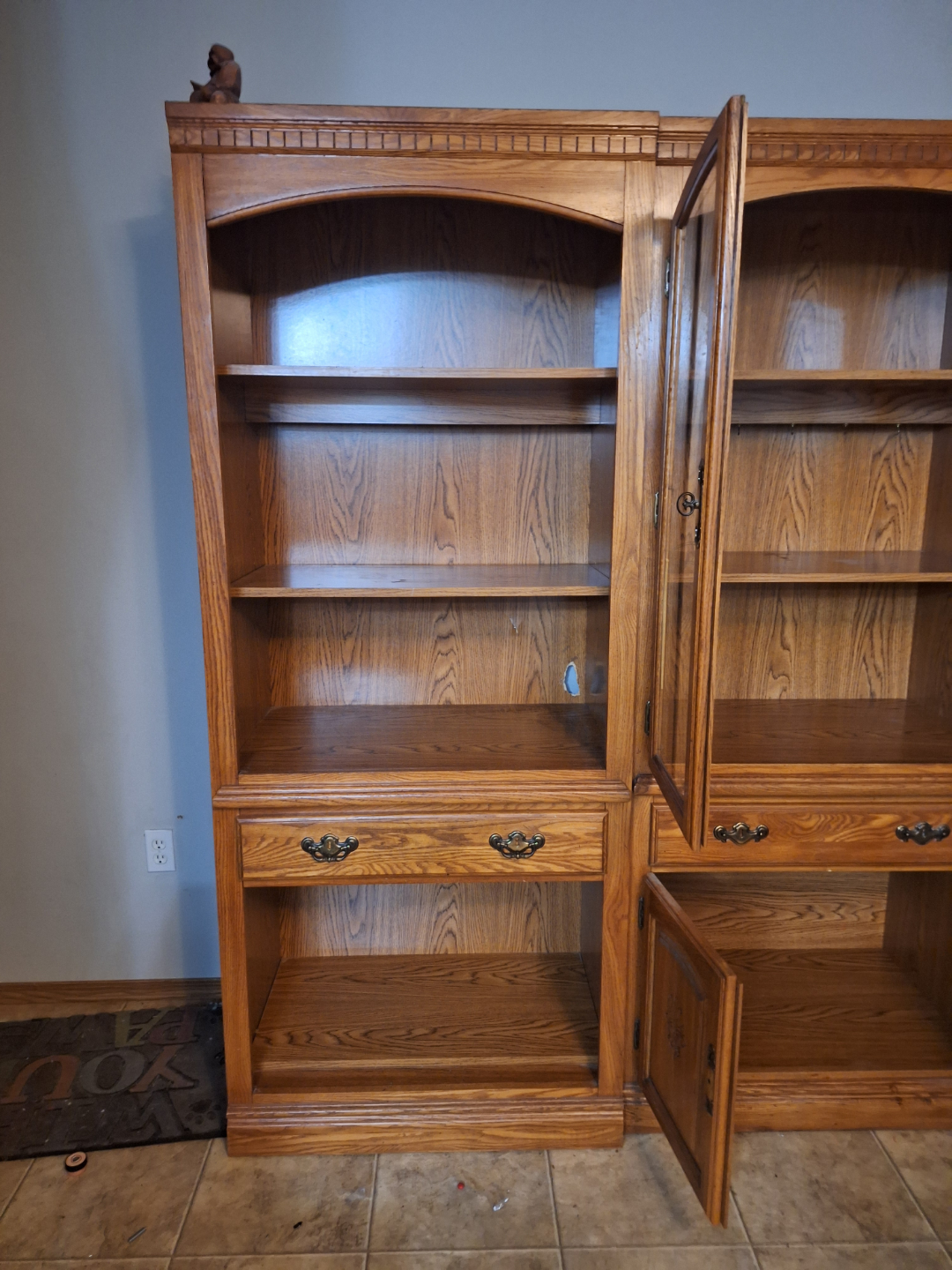 Three-Piece Oak Wood Hutch/Cabinet Set - photo 2