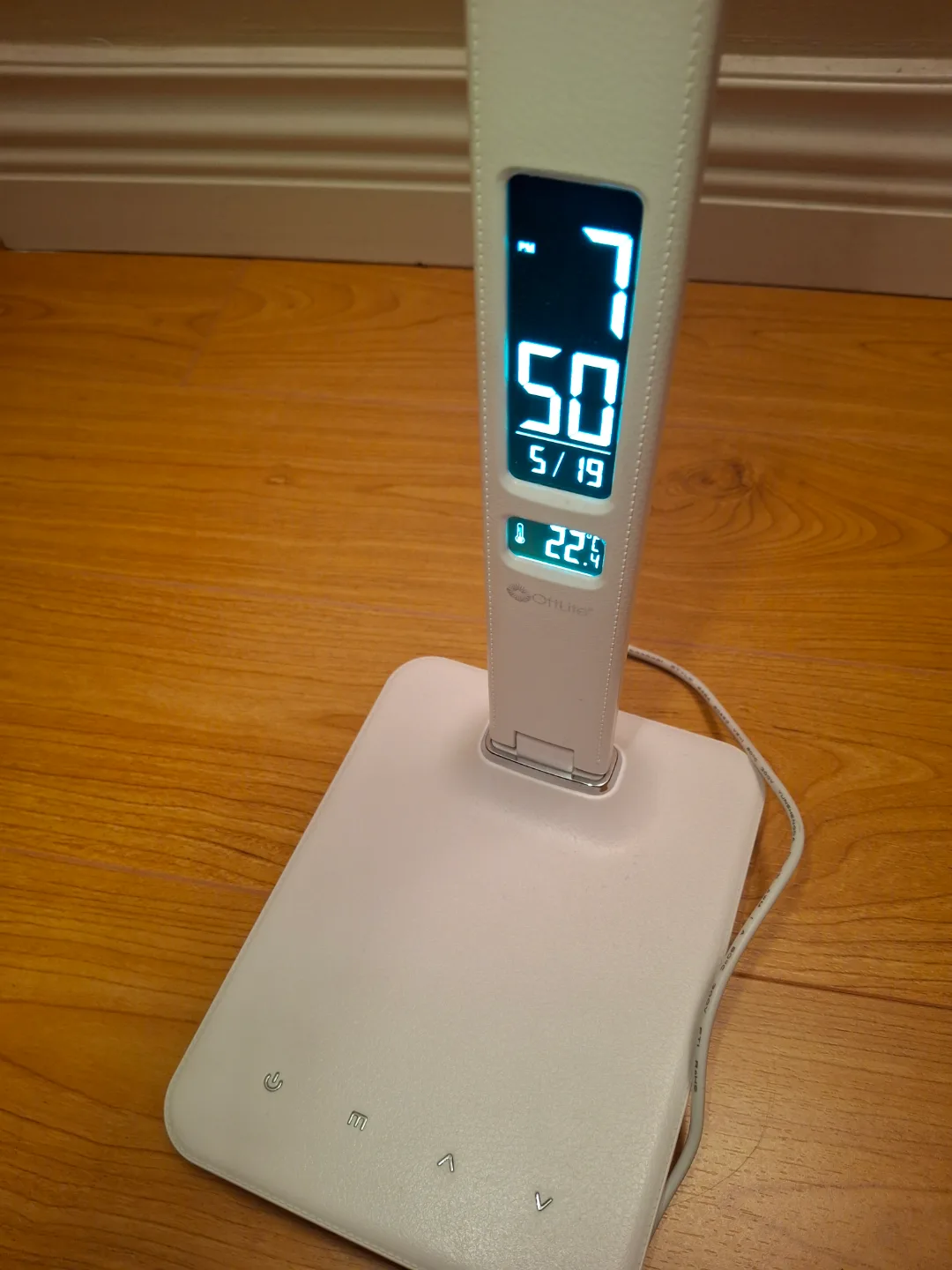 OttLite Executive LED Desk Lamp with USB charging port image indicator(6)