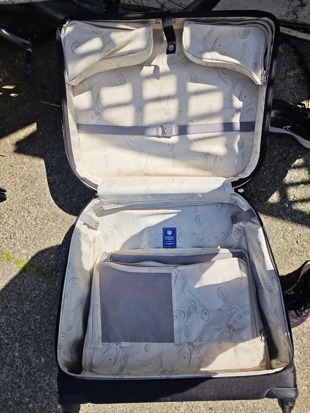 Mini Luggage 🧳 Samsonite Garment thumbnail