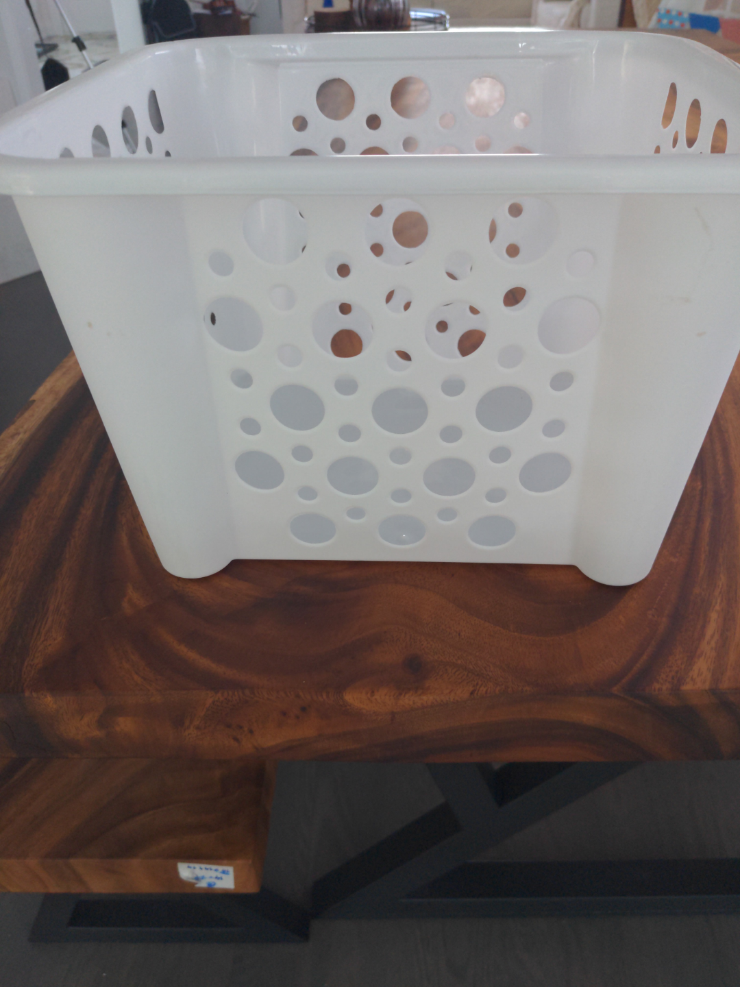 White Plastic Basket with Cut-Out Design set of 6
