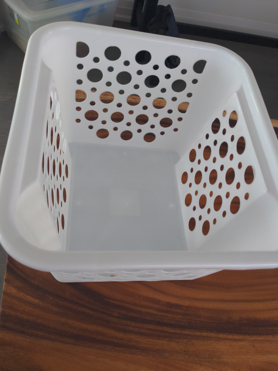 White Plastic Basket with Cut-Out Design set of 6 - photo 2