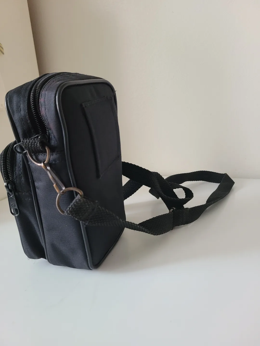 Hama Black Camera Bag - Compact Shoulder Bag with Strap image indicator(3)