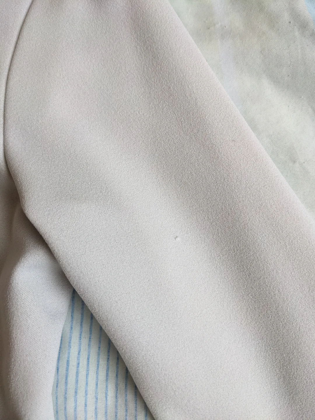 H&M White Bell Sleeve Blouse image indicator(7)