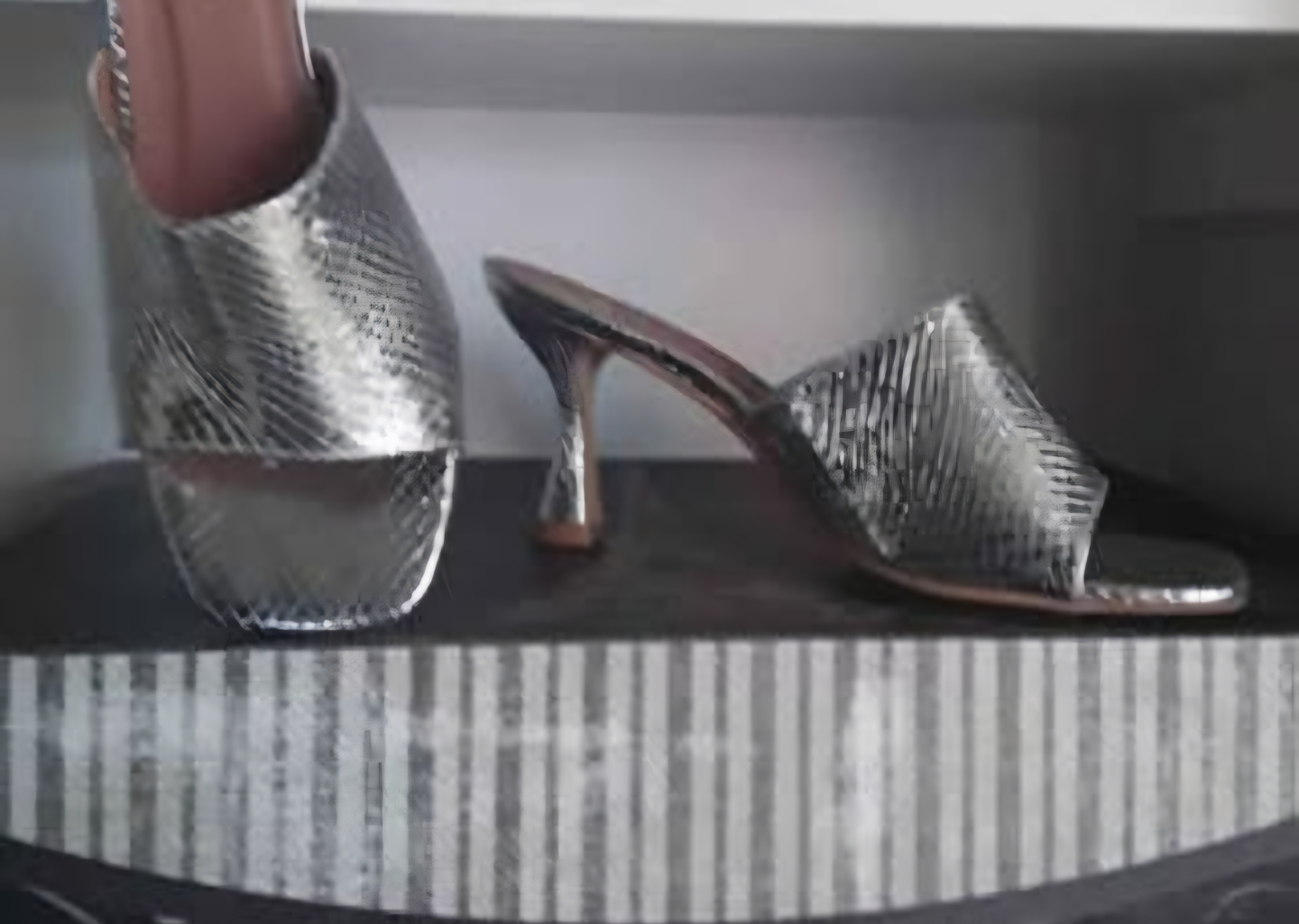Silver Heels. Size 9 - photo 3