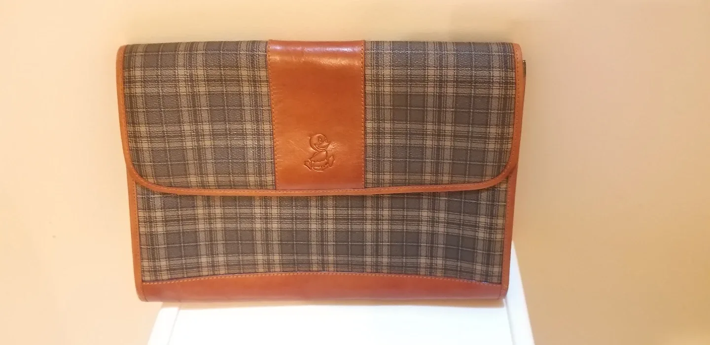 Lot of 5  women's handbags image indicator(8)