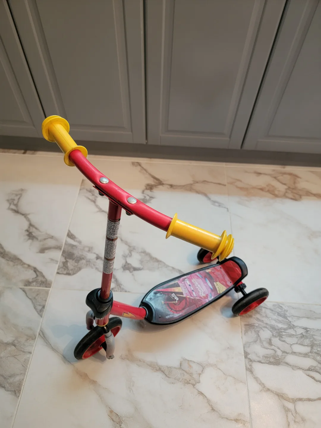 Cars 3 Wheel Scooter image indicator(3)