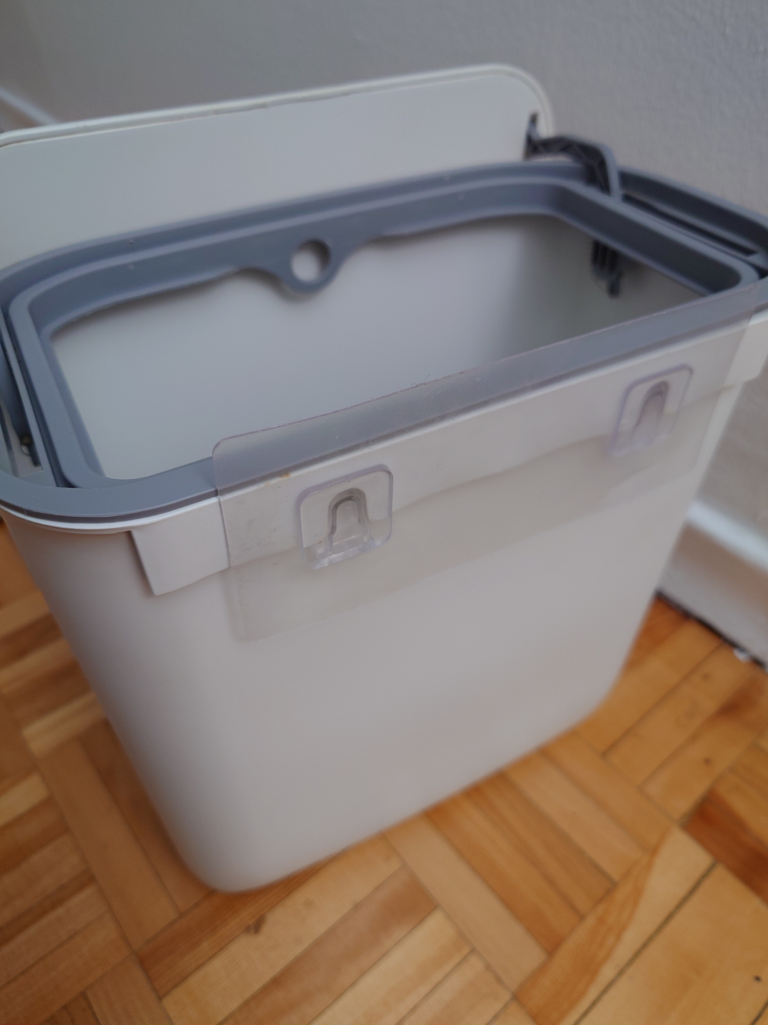 ELPHECO Cabinet hanging trash bin with lid (2.5 Gallon) - photo 5