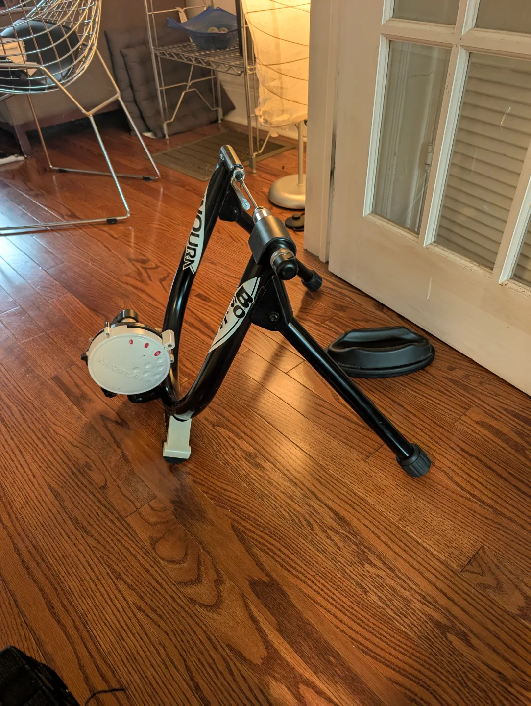 MINOURA Indoor Bicycle Trainer thumbnail