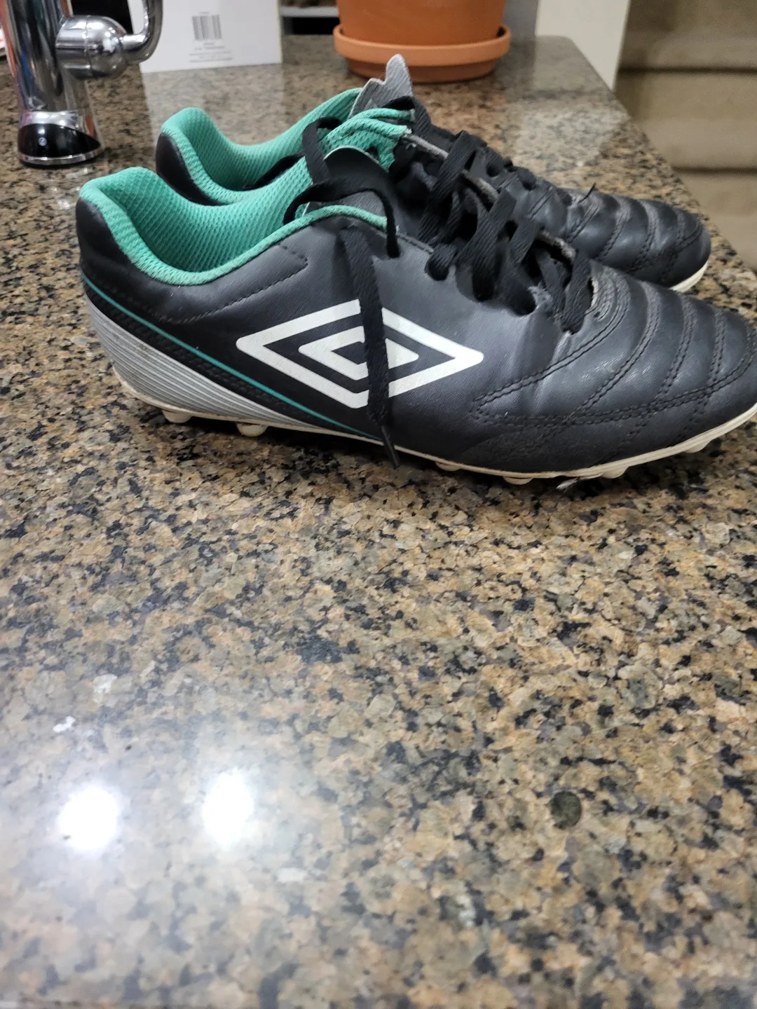 Umbro Kids' Soccer Cleats - Size 12 image indicator(2)