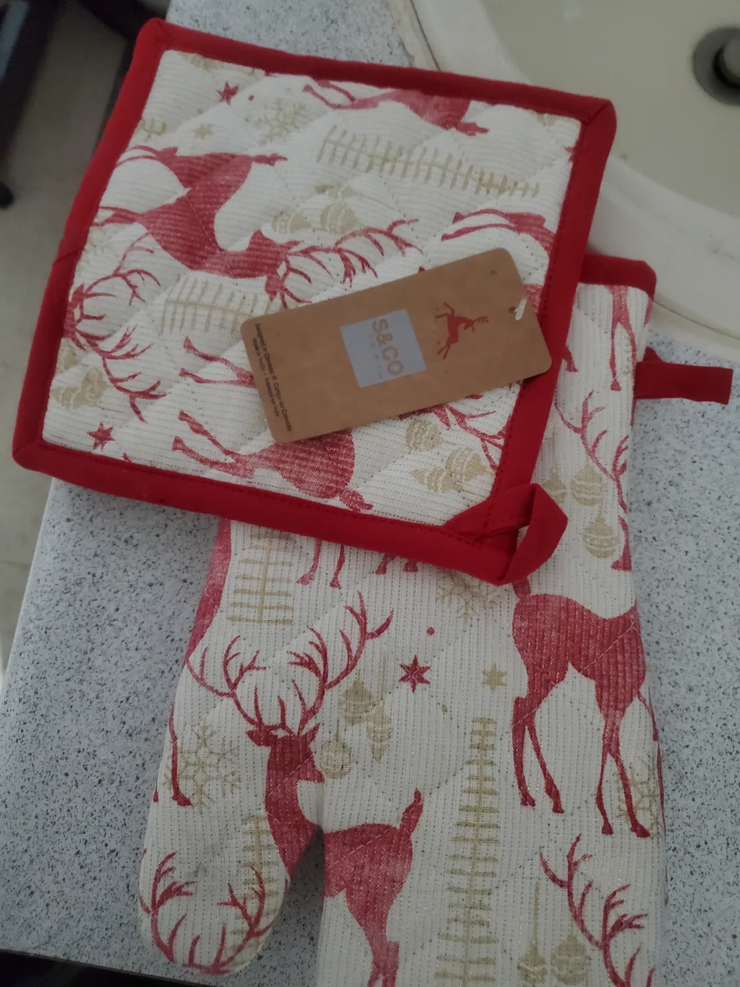 Christmas Oven Mitts and Pot Holder Set thumbnail