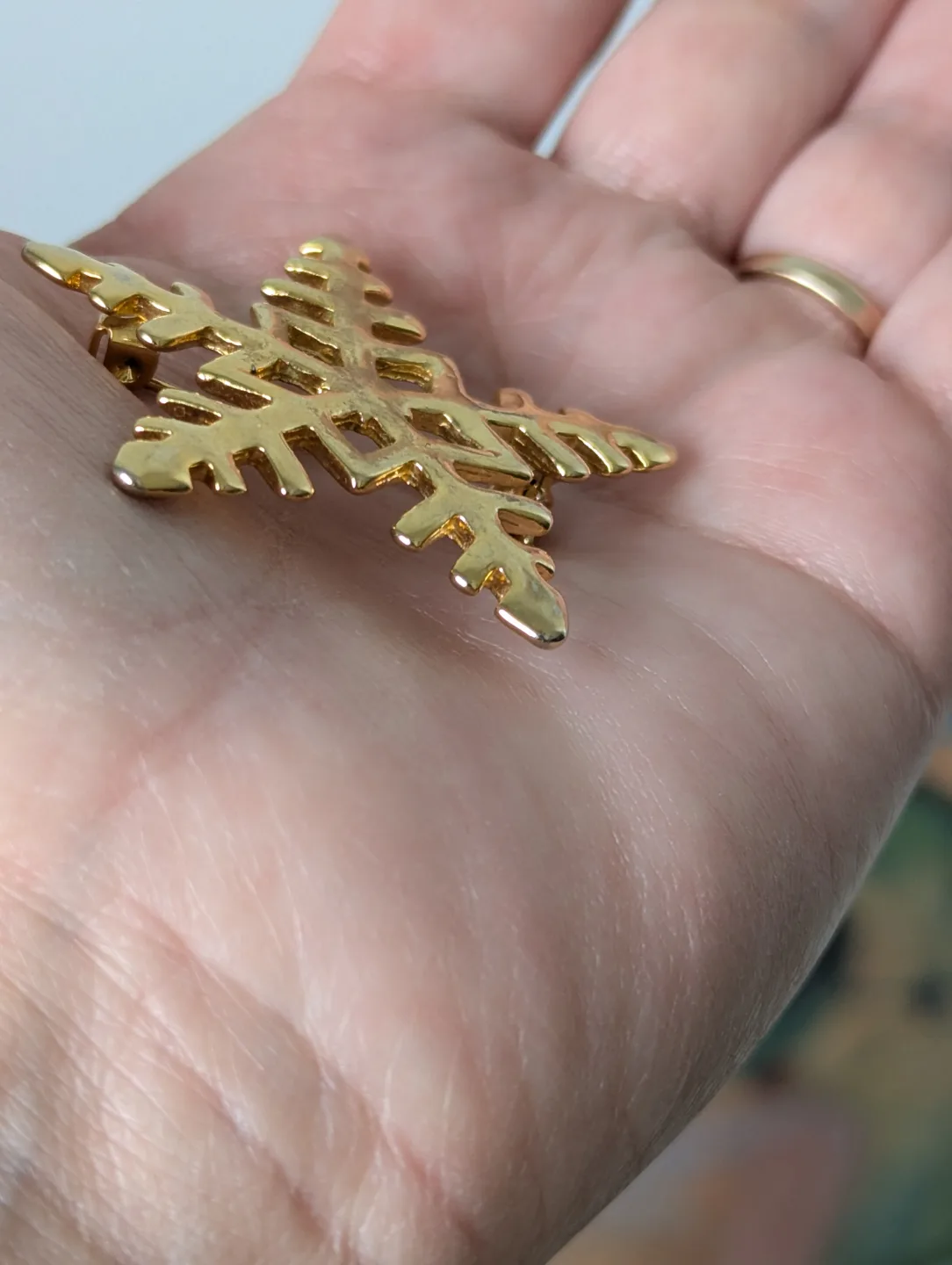 Gold-tone Snowflake Brooch image indicator(4)