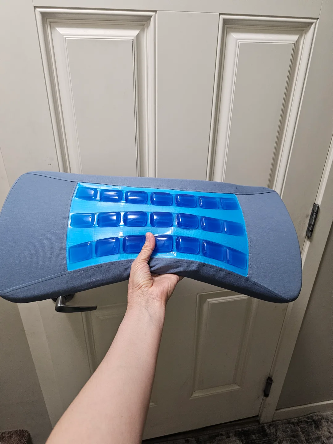 Gel-infused lumbar support pillow for back pain relief image indicator(6)