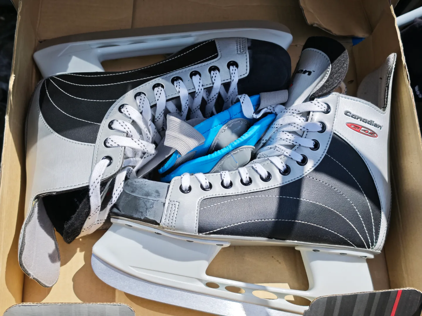 Canadian Skates - Size 9.0 D thumbnail