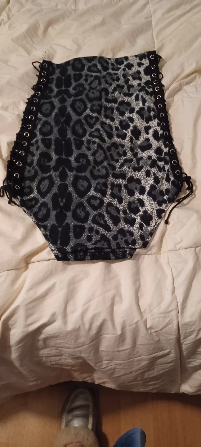 Unique 3-in-1 Leopard Print Corset-Style Top image indicator(2)