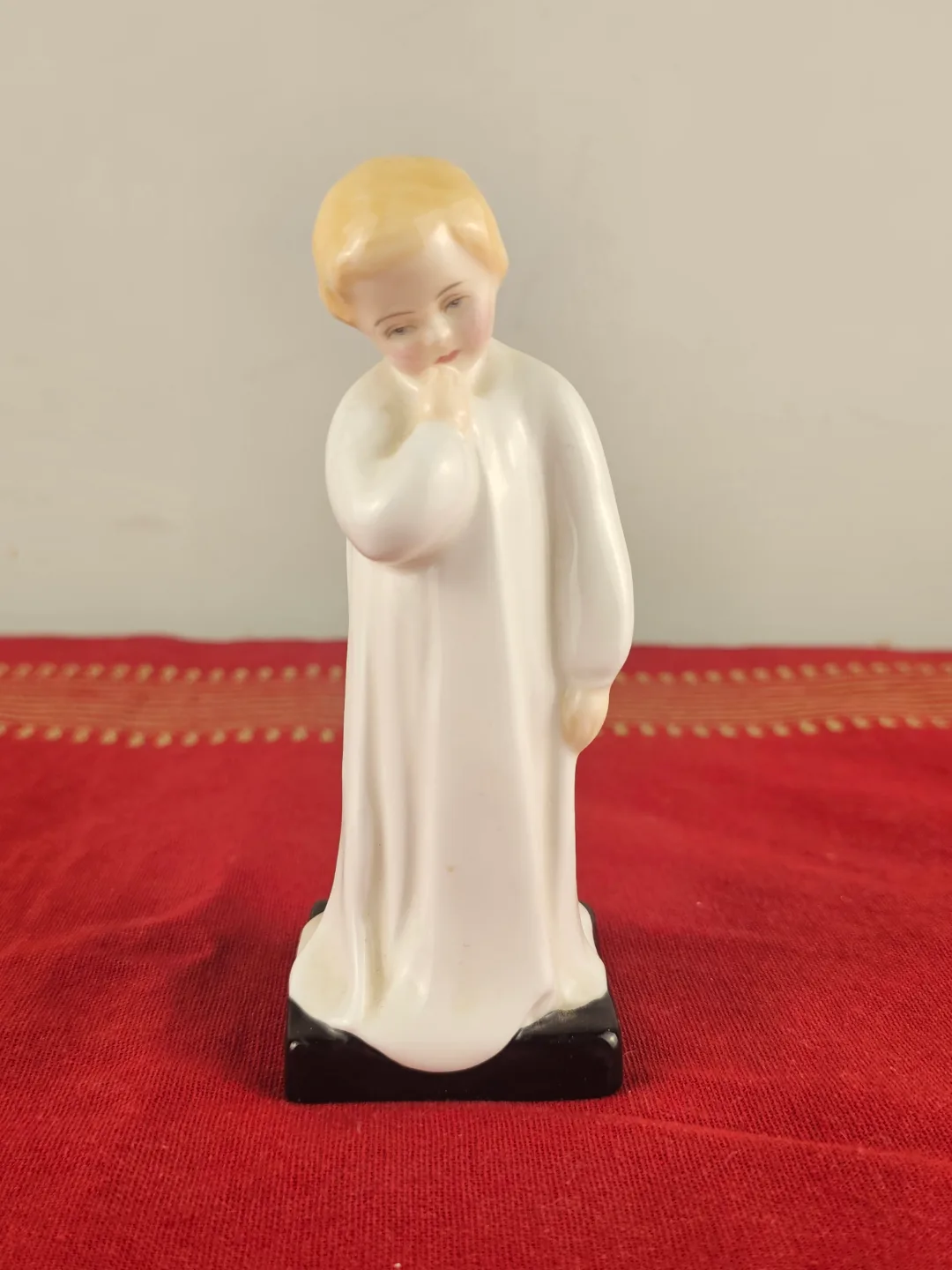 Royal Doulton-- Darling thumbnail