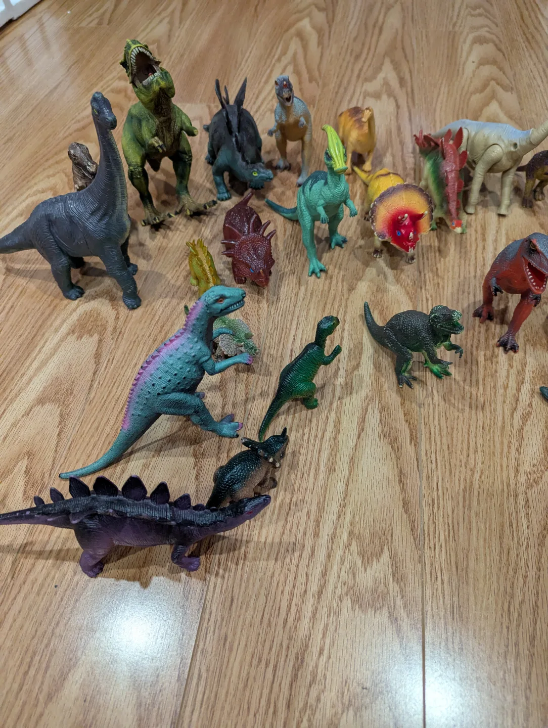 Large Collection of Dinosaur Toys image indicator(8)