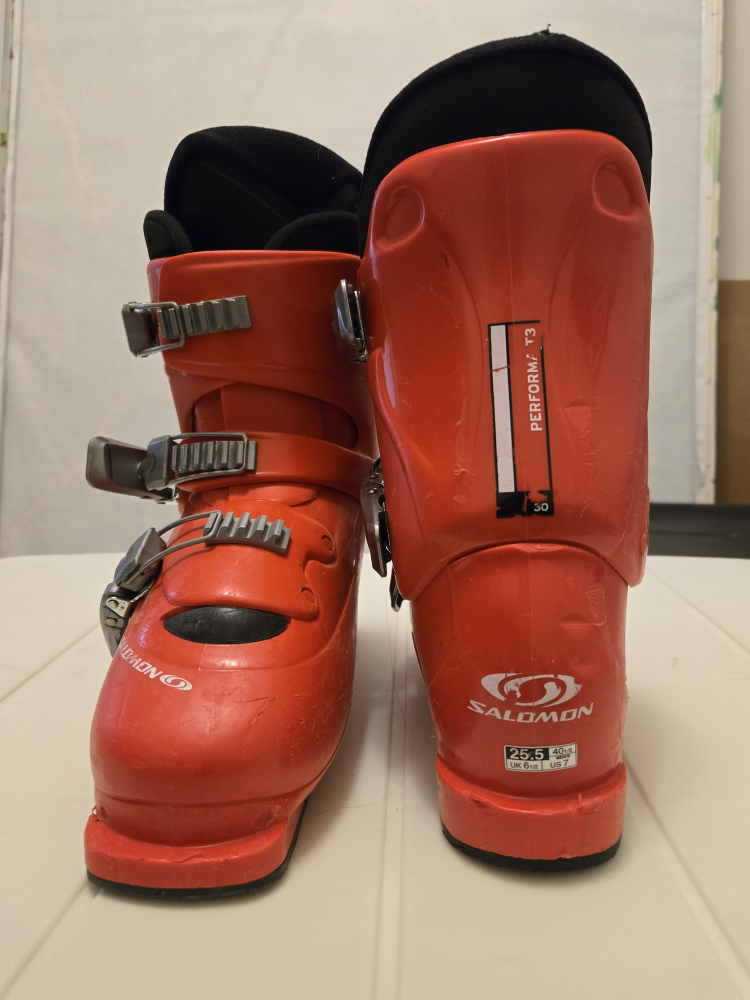Red salomon ski boots (25.5)