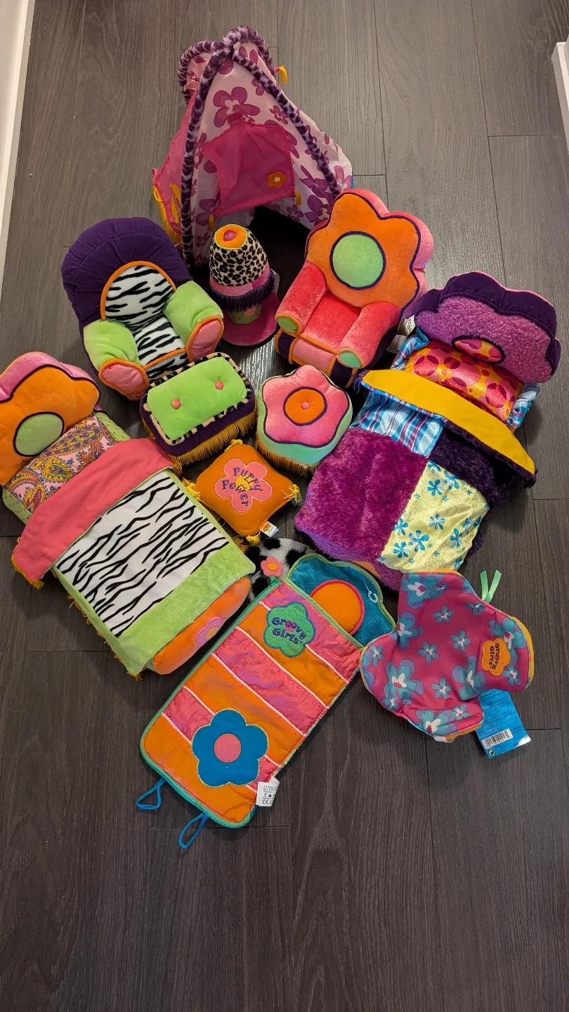 Groovy Girls Y2K Doll Furniture Set of 11 thumbnail