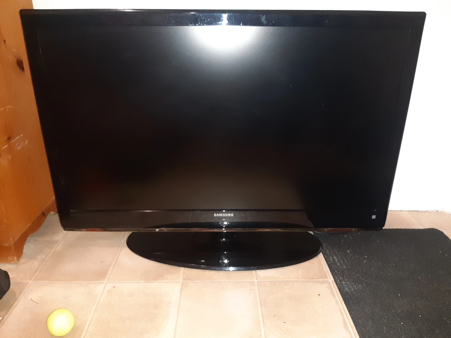Samsung 55" LCD TV - LN46B750 - photo 2