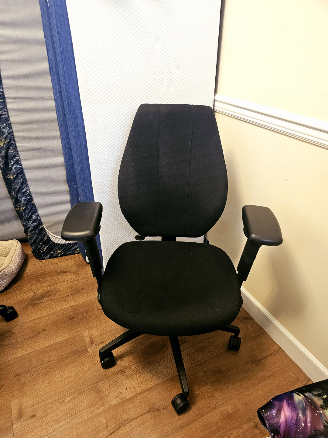 Gry Mattr by Joe Mimran ergoCentric airCentric 3 Task Chair