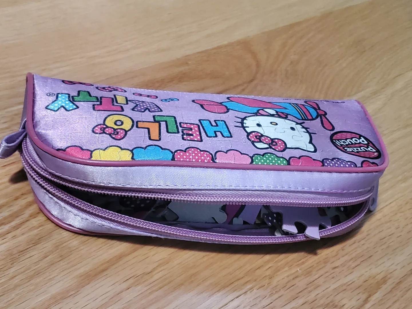 Hello Kitty Puzzle Pouch and Puzzle Pieces image indicator(3)
