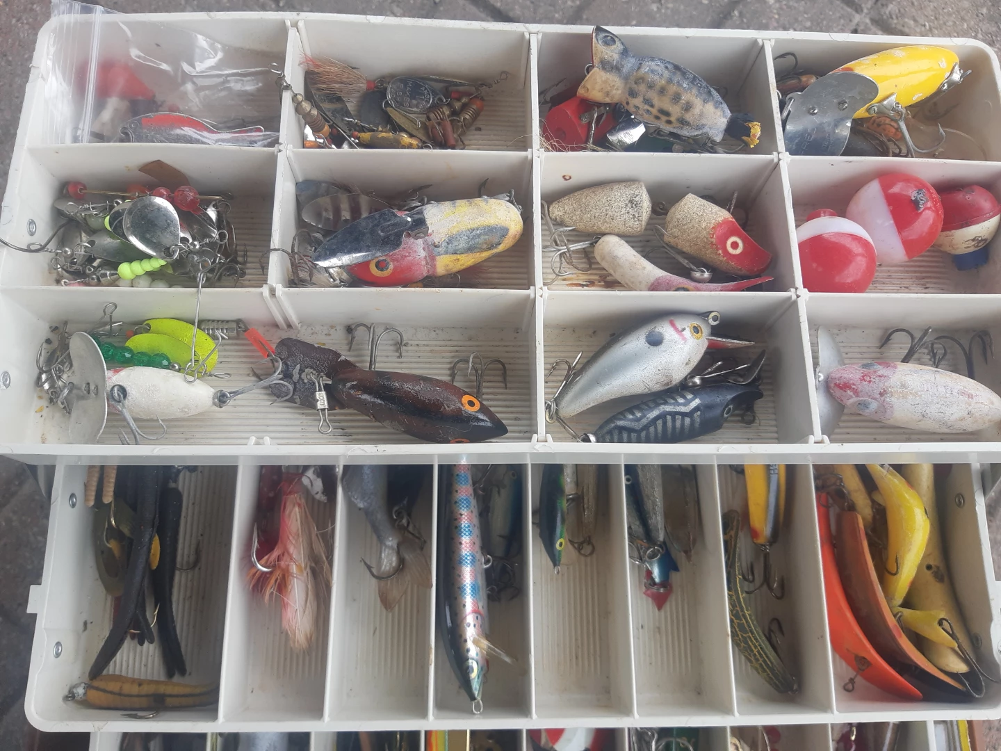 Vintage Old Pal Custom Tackle Box with Assorted Lures - photo 2