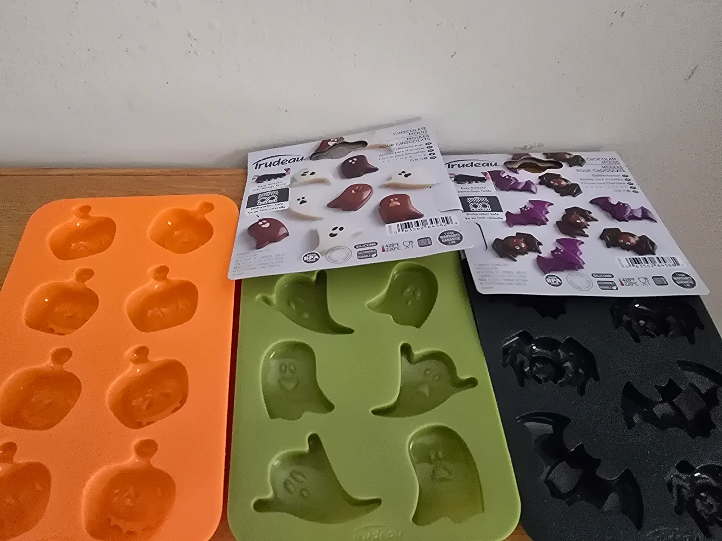Trudeau Halloween Chocolate Molds - Pumpkins, Ghosts & Bats thumbnail