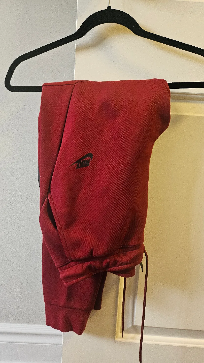 Nike Tech Fleece Hoodie and Joggers Set - Size M - Crimson image indicator(2)