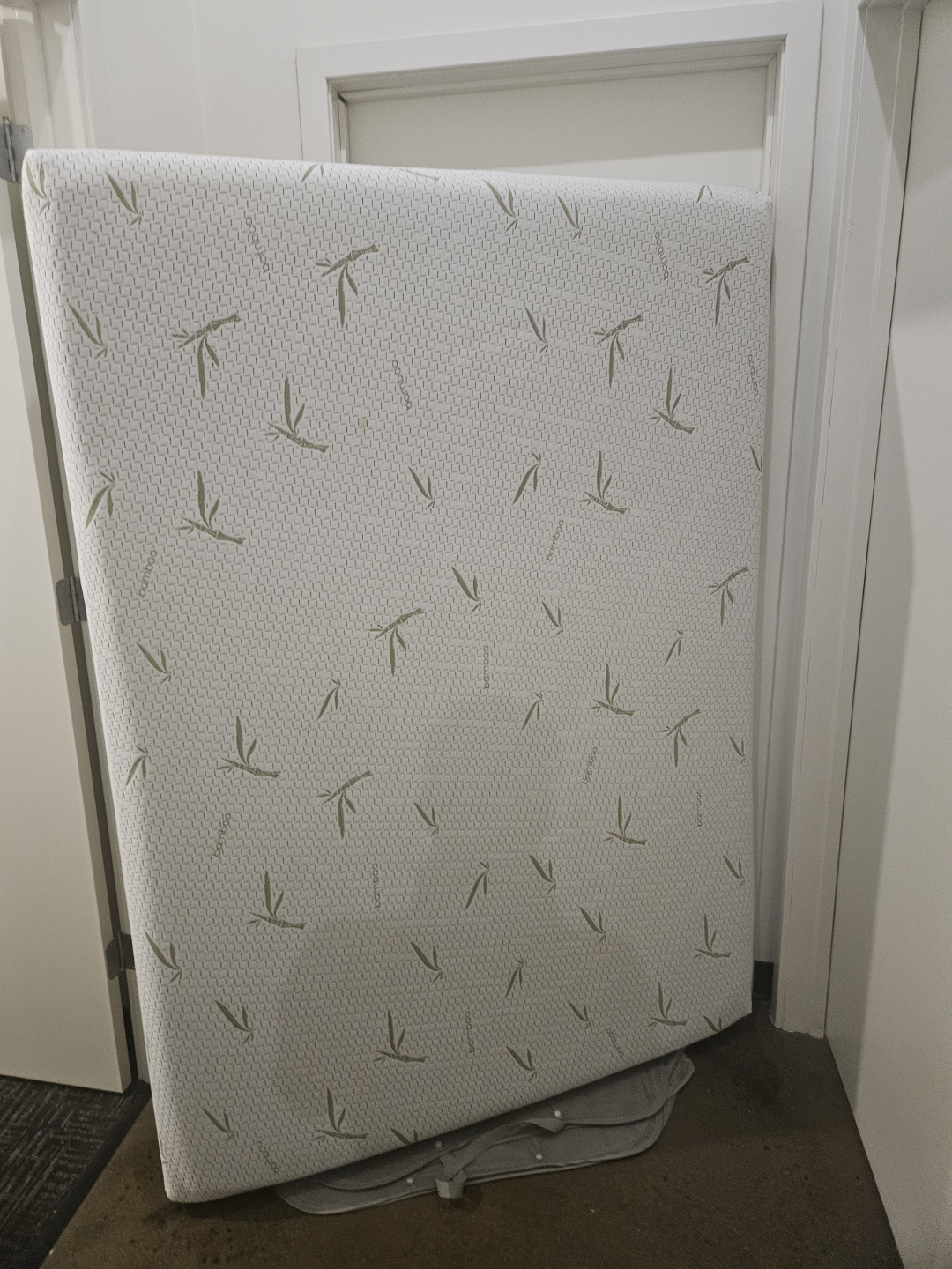 *MOVE OUT SALES -  MAY 15*  Centur- Us Full Size Bed Matrass
