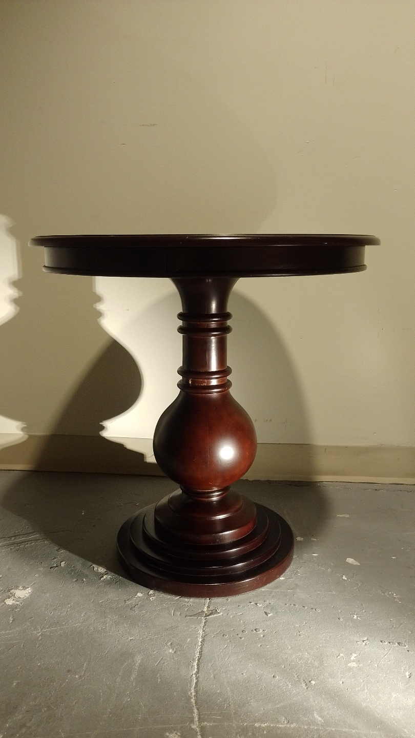 Elegant Round Wooden Side Table – Classic Style - photo 4