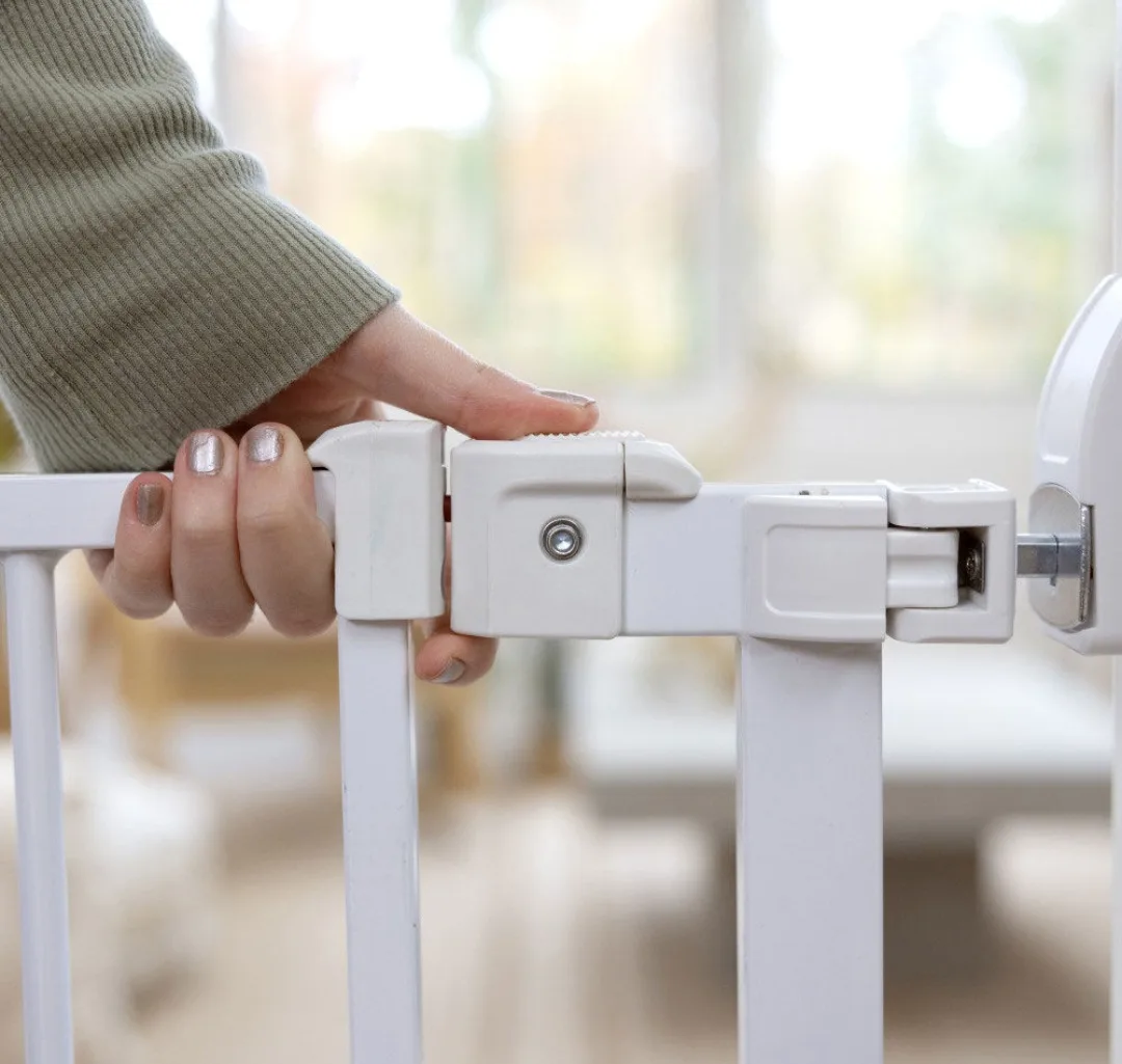 Summer by Ingenuity The Doorway 37W Series with Quad Cam-Lock image indicator(5)