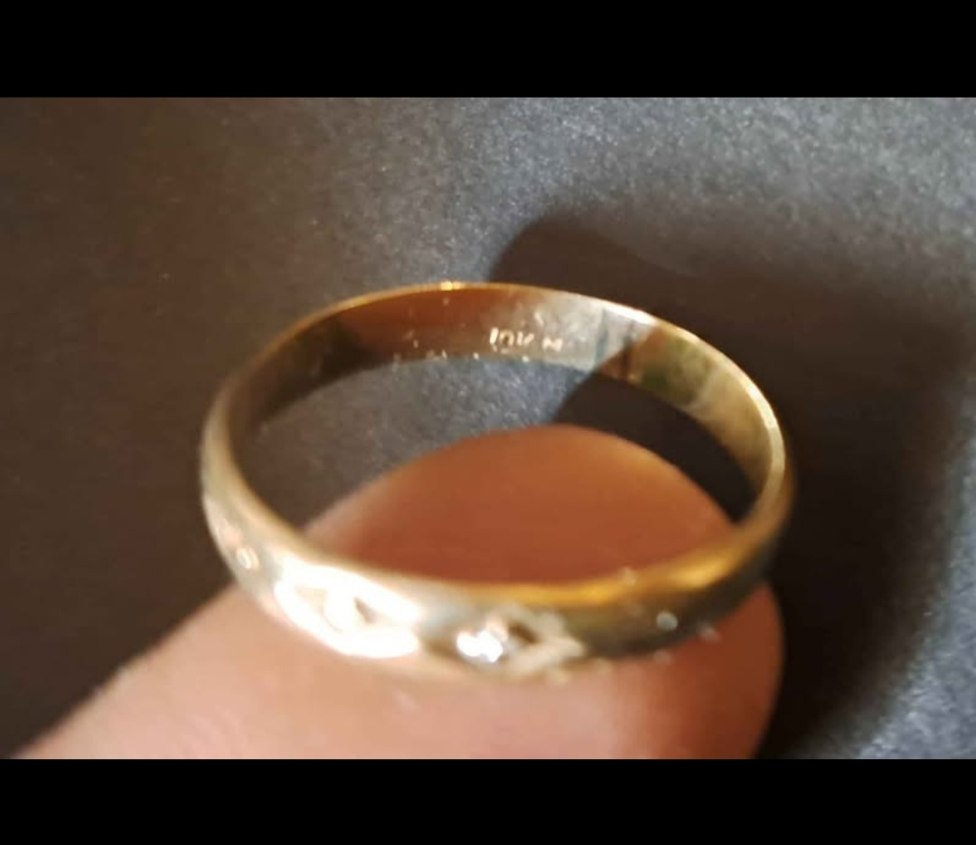 Vintage 10k Gold Ring, 3 Mini Diamonds - photo 2