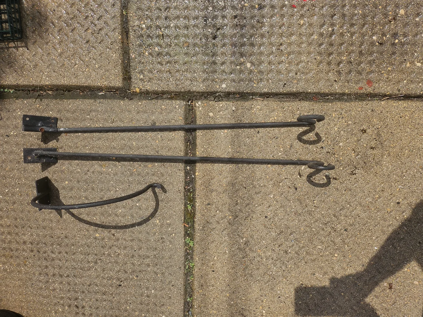 Metal Hanging Planter Brackets thumbnail