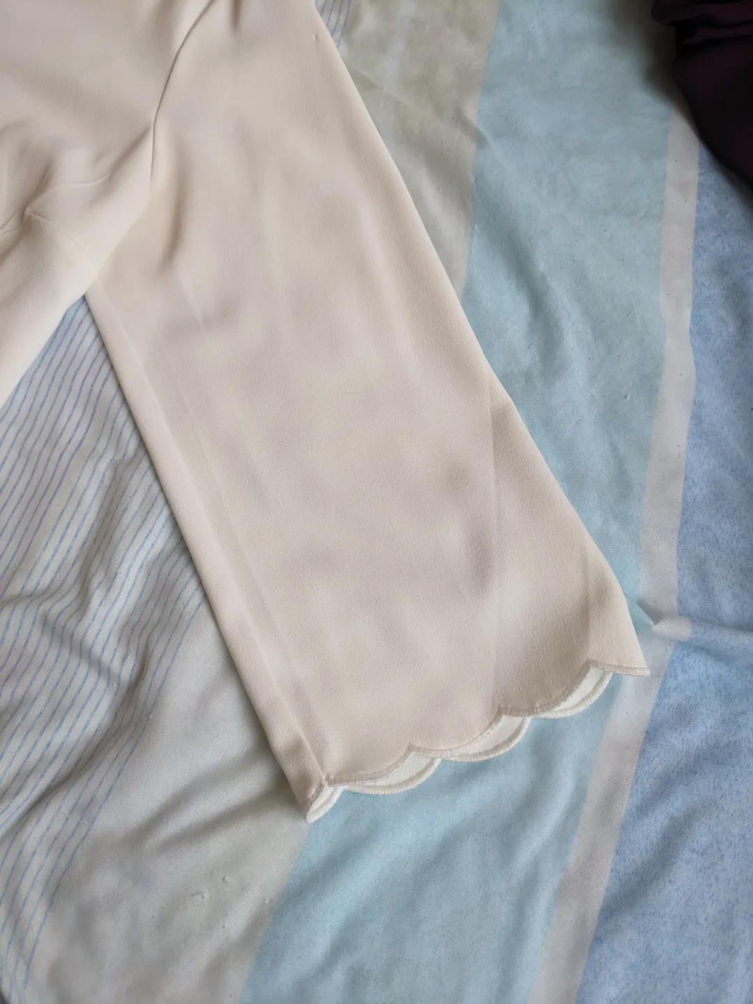 H&M Women's White Blouse image indicator(4)