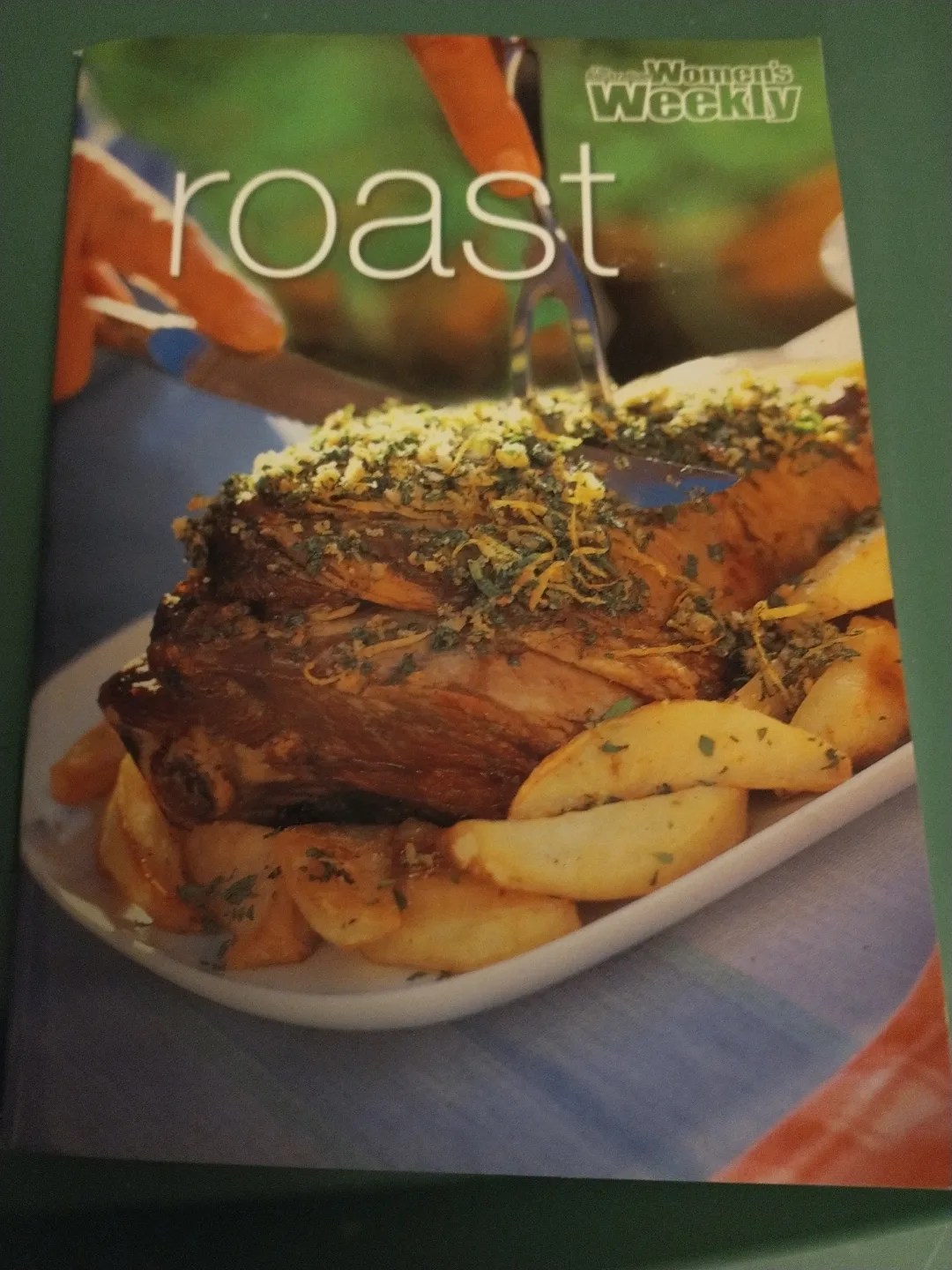 AU. WOMEN'S WEEKLY MINI COOKBOOK SERIES: ROASTS thumbnail