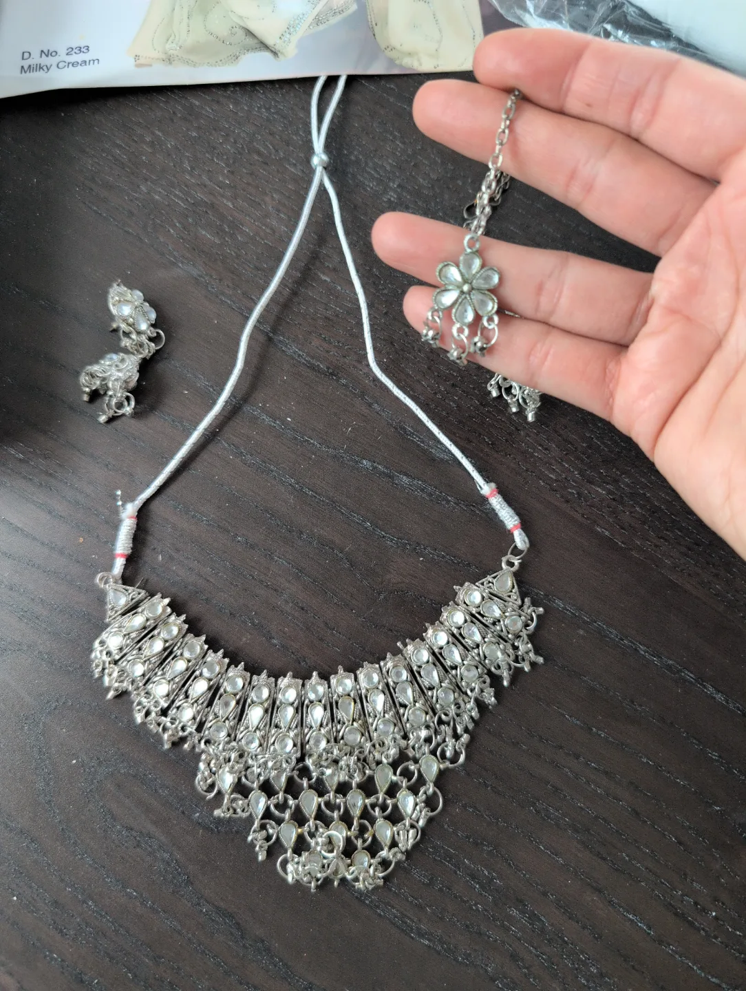 Gorgeous Off-White Beaded Saree with Jewellery Set image indicator(8)