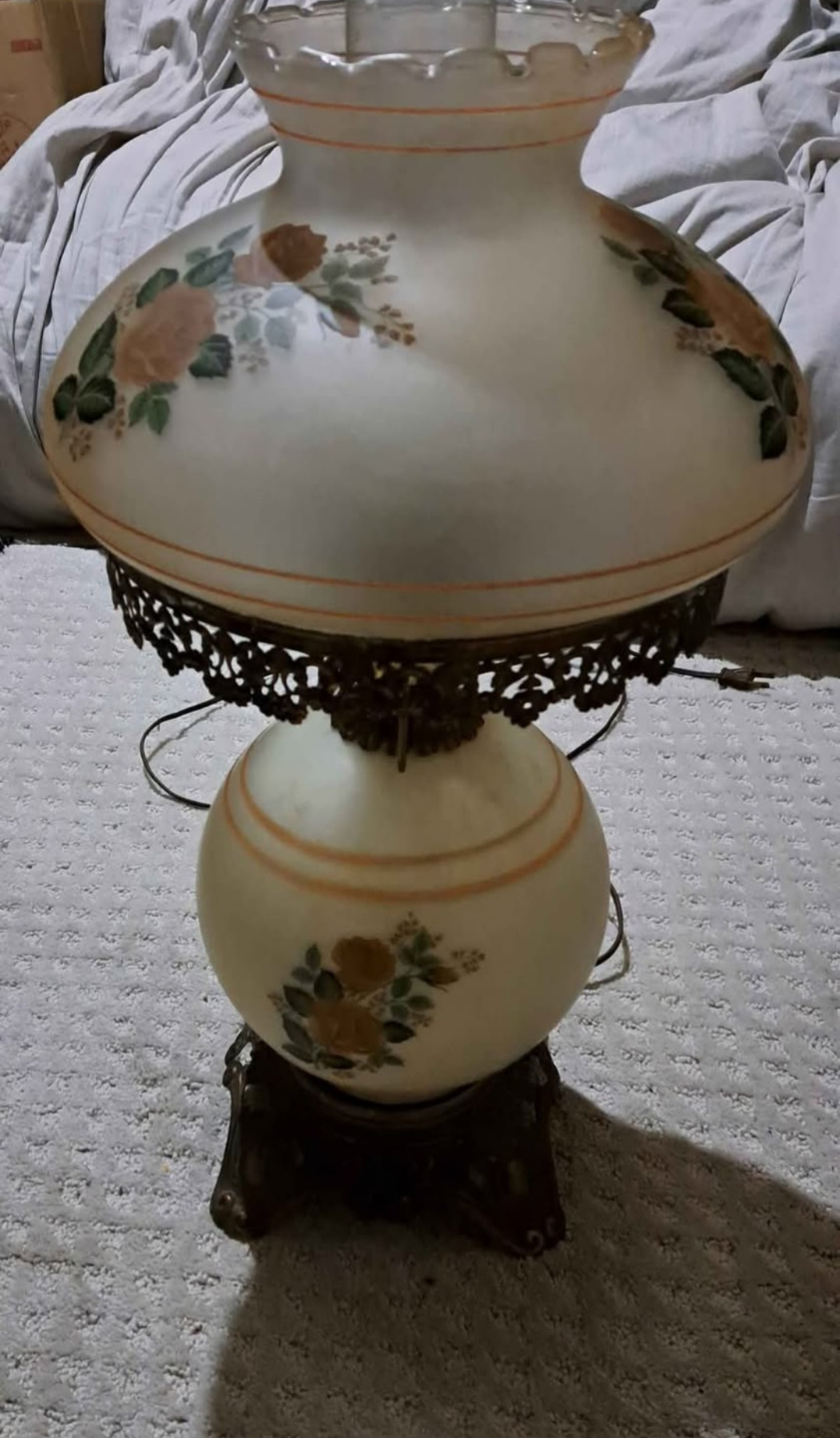 Large Floral Milk Glass Mid Century Rose Glass Lamp - photo 3
