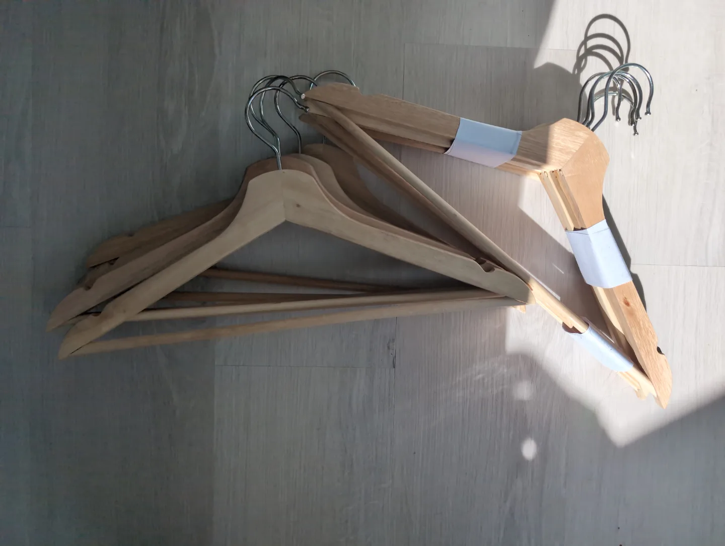 10 wooden hangers thumbnail