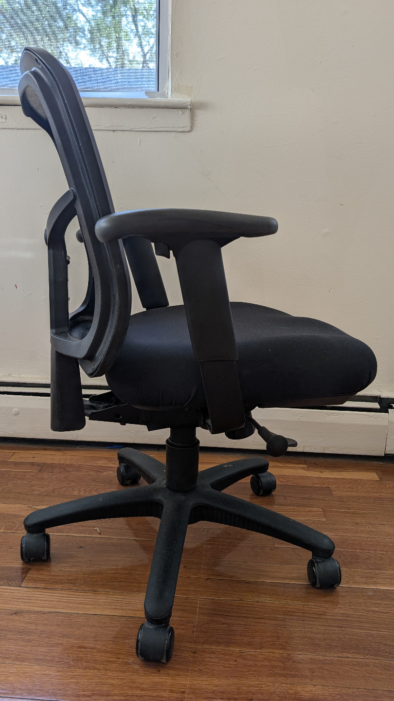 Ergonomic revolving office chair - photo 2