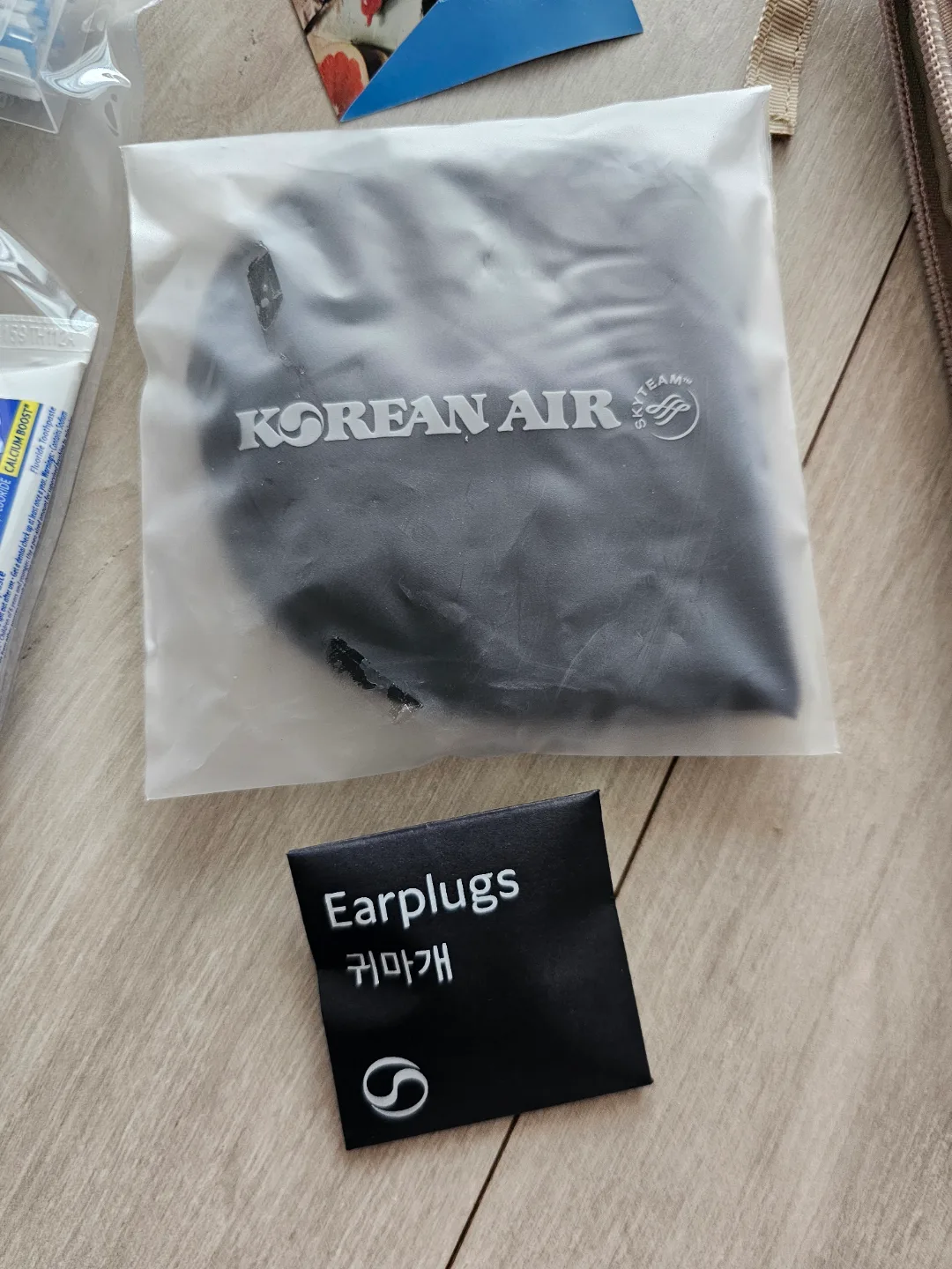Korean Air Amenity Kit -  Travel-sized image indicator(4)