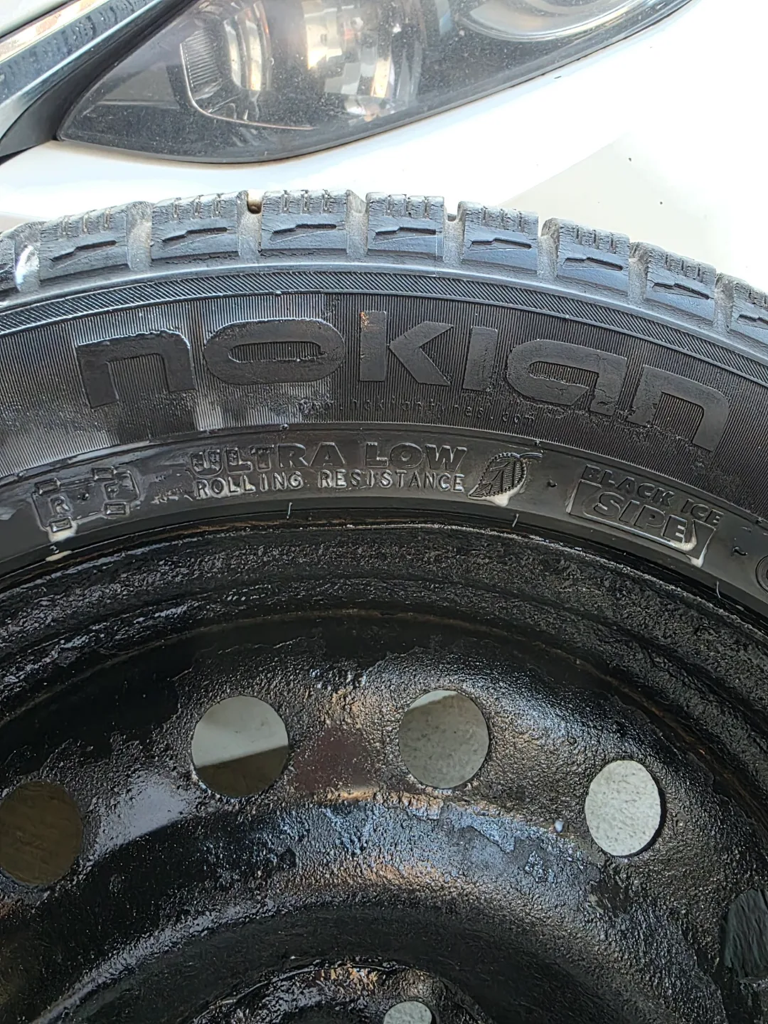 Four Used Nokian Hakkapeliitta R2 Winter Tires on Steel Rims image indicator(5)