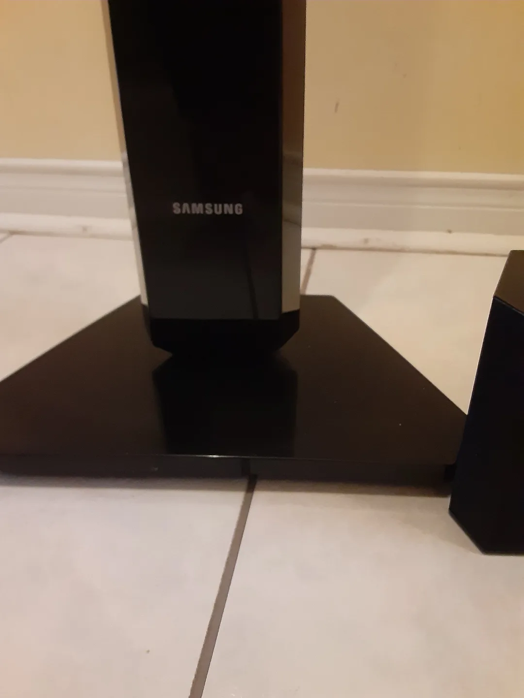 Samsung 5.1 Home Theatre  Speakers (total 7) image indicator(3)